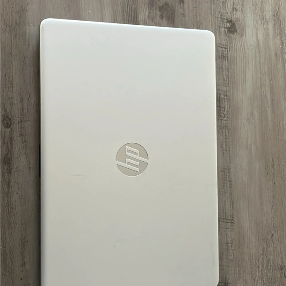 15.6” hp computer has no problems new and is a fast running laptop